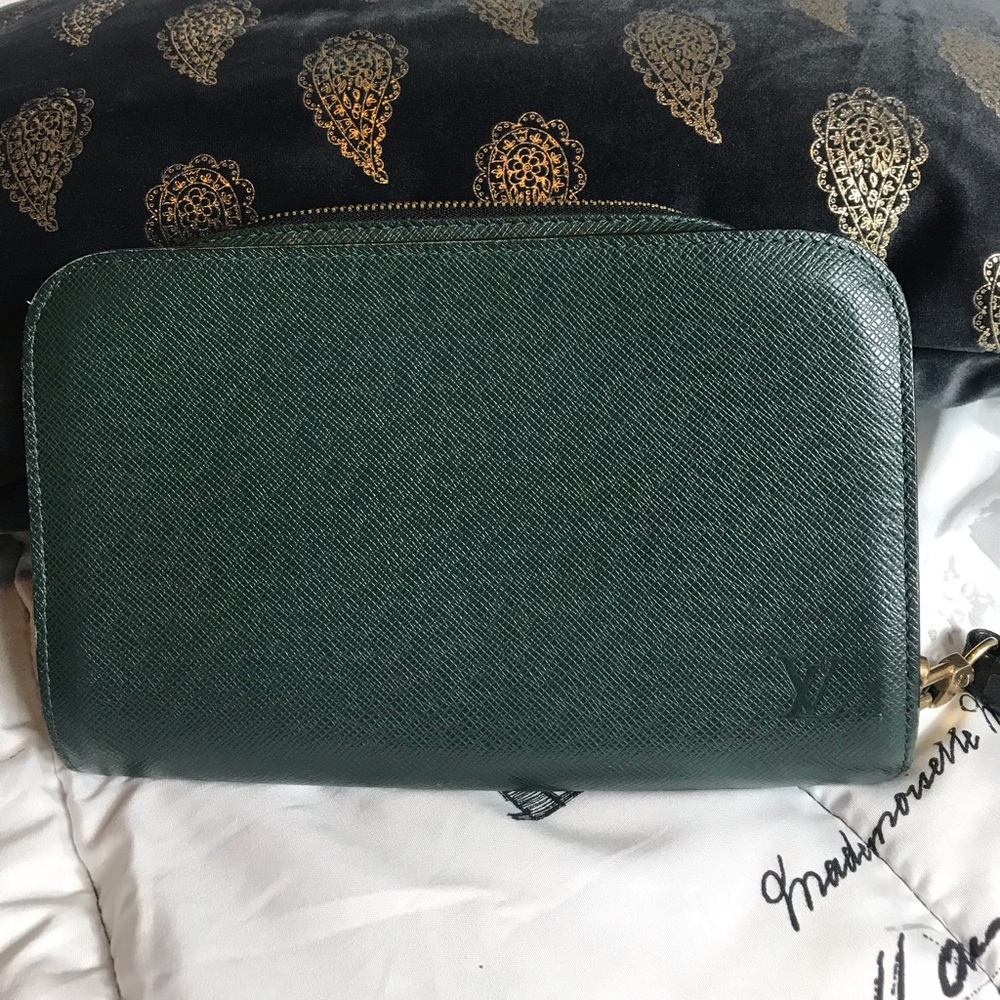 👉SOLD👈Authentic Louis Vuitton clutch taiga